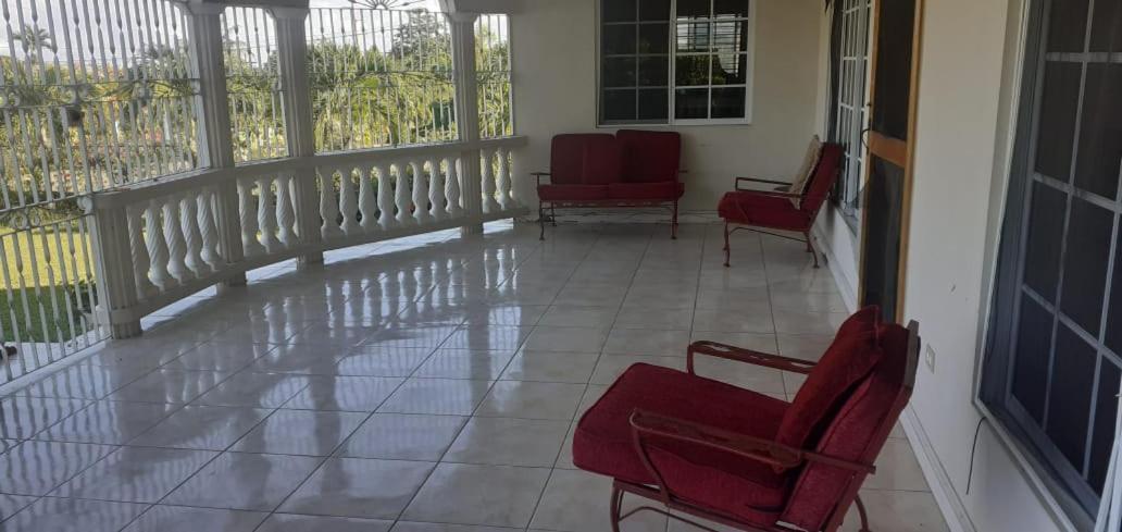 Pearlieron Place Runaway Bay Exterior foto